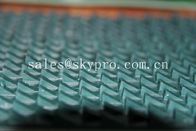 Anti-statis profil gigi Convex PVC conveyor belt untuk transmisi miring