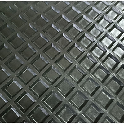 Sabuk Konveyor PVC Industri dengan Pola Grid untuk Mesin Pengamplasan Pembuatan Kayu Datar Pilihan OEM yang Dapat Disesuaikan