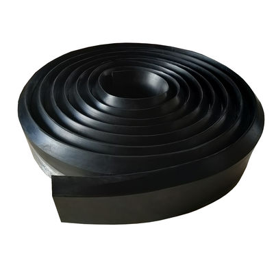 Neoprene Rubber Skirting Board dengan 70 Shore A Kekerasan 300% Elongasi pada Patah dan 2.5 ~ 6.0 Mpa Kekuatan Tarikan