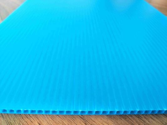 Lembaran Plastik Daur Ulang Tahan Air Tahan UV Lembaran PP Bergelombang untuk Kemasan Industri